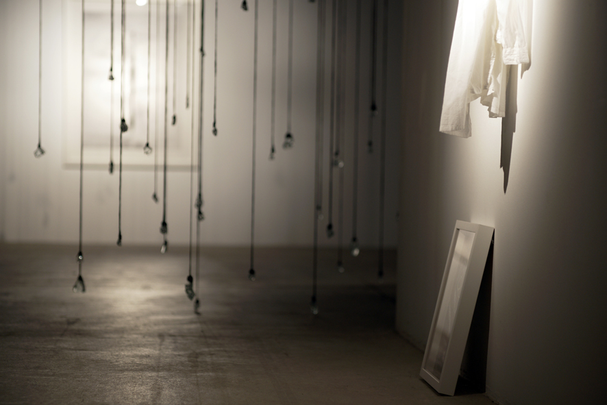 Olga Simón, going through, atravesando. exhibition exposición, Las cigarreras, Alicante art arte, 2016 ,Jardín polar, Polar garden, Tears 2015, Lágrimas 2015, installation, instalación, 