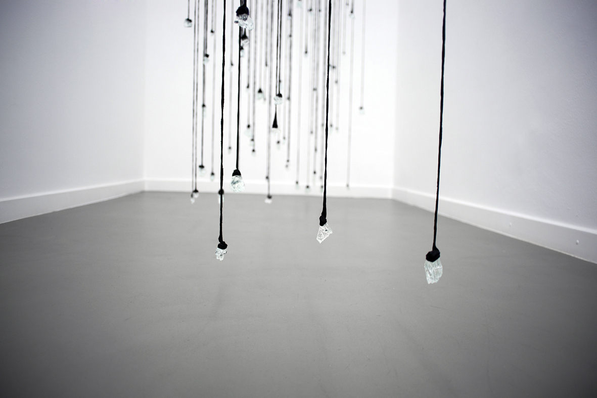 223 Lágrimas en el jardín polar. 223 Tears. 223 Tränen im polartarten. Olga Simón. Galería 100 kubik Colonia Alemania. Instalación y Fotografía
