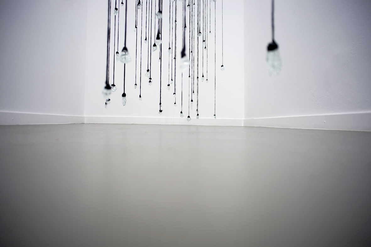 223 Lágrimas en el jardín polar. 223 Tears. 223 Tränen im polartarten. Olga Simón. Galería 100 kubik Colonia Alemania. Instalación y Fotografía