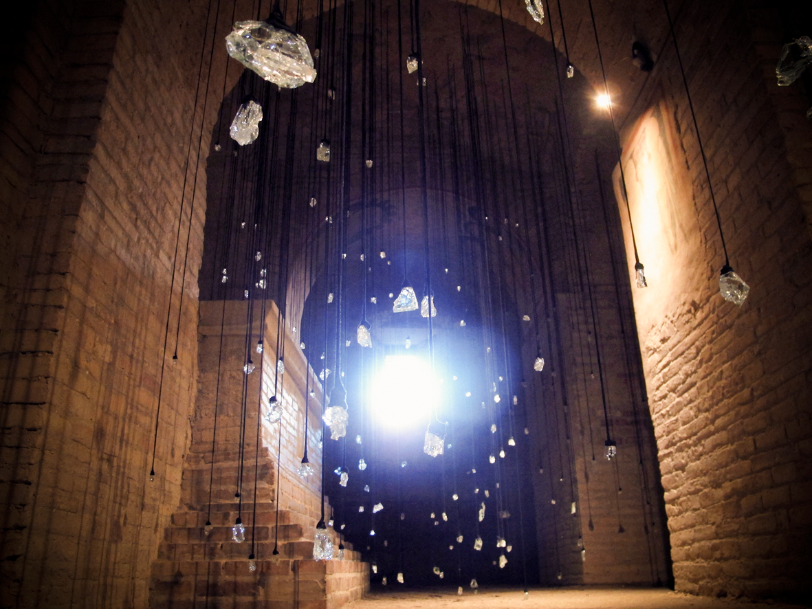 Tears 2015, Lágrimas 2015, installation, instalación, Olga Simón, Stills of peace. exhibition exposición, Atri, Italy Italia,, art arte, cristal tears, lágrimas, blue, azul, Museo Capitolare, Cripta de la catedral. Catedral de Atri, Tears, Lágrimas, dream 2013, Fallen Tear / Lágrima caída, Contained Tear, Lágrima contenida.