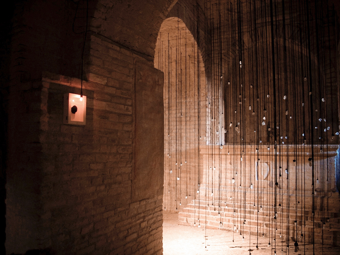 Tears 2015, Lágrimas 2015, installation, instalación, Olga Simón, Stills of peace. exhibition exposición, Atri, Italy Italia,, art arte, cristal tears, lágrimas, blue, azul, Museo Capitolare, Cripta de la catedral. Catedral de Atri, Tears, Lágrimas, dream 2013, Fallen Tear / Lágrima caída, Contained Tear, Lágrima contenida.