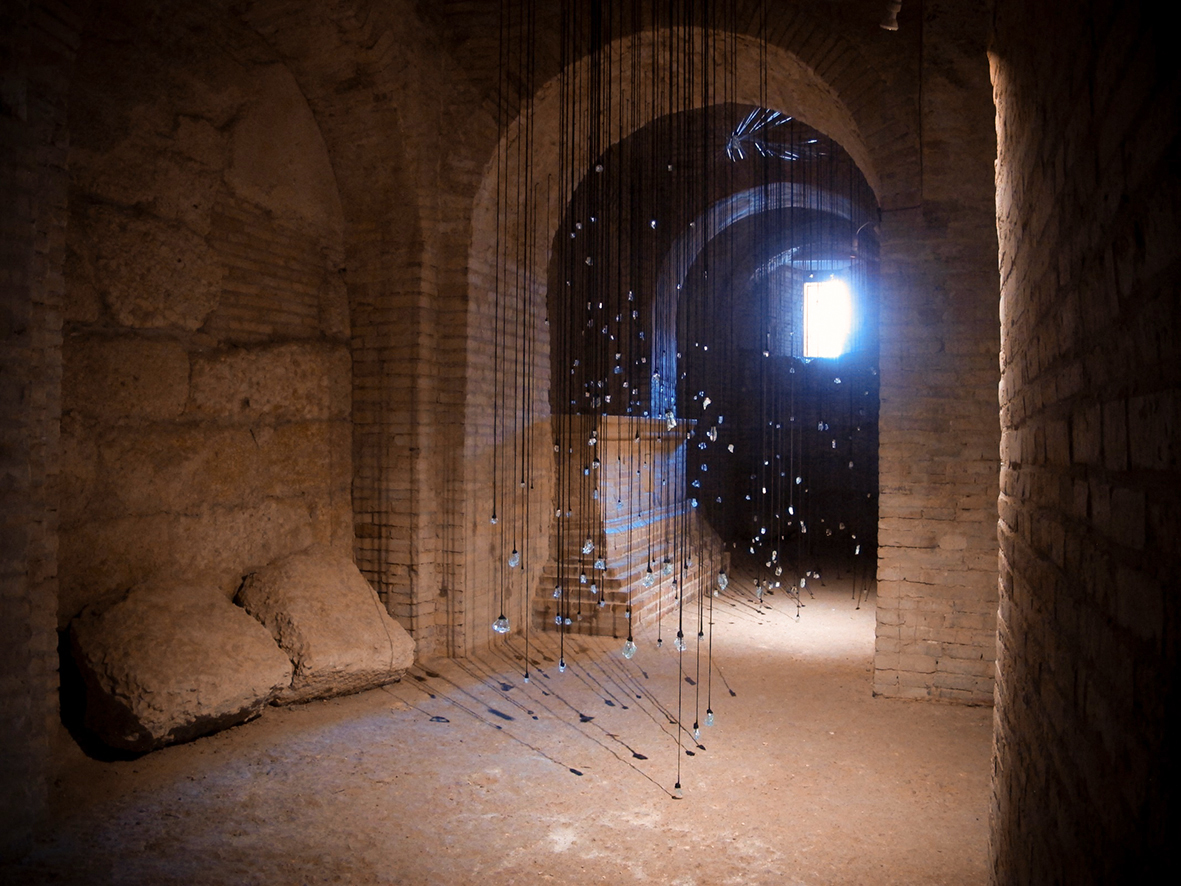 Tears 2015, Lágrimas 2015, installation, instalación, Olga Simón, Stills of peace. exhibition exposición, Atri, Italy Italia,, art arte, cristal tears, lágrimas, blue, azul, Museo Capitolare, Cripta de la catedral. Catedral de Atri, Tears, Lágrimas, dream 2013, Fallen Tear / Lágrima caída, Contained Tear, Lágrima contenida.
