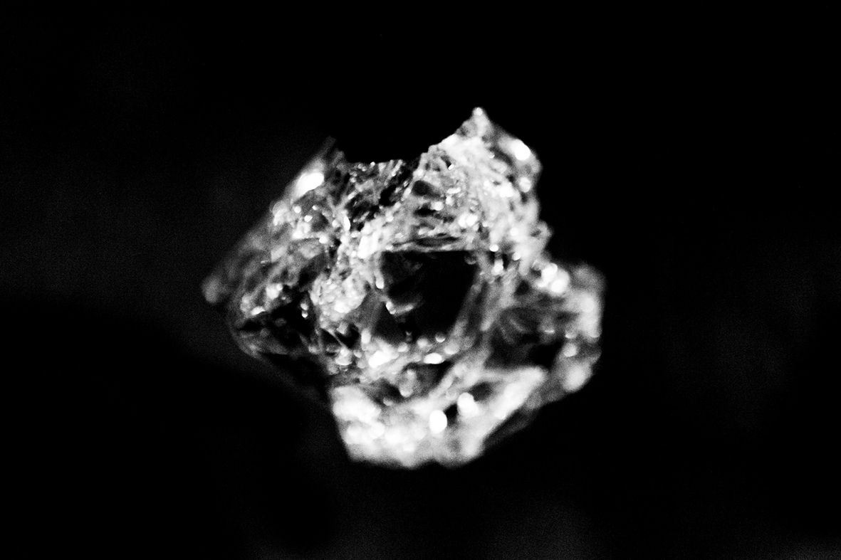 Tears 2015, Lágrimas 2015, installation, instalación, Olga Simón, Stills of peace. exhibition exposición, Atri, Italy Italia,, art arte, cristal tears, lágrimas, blue, azul, Museo Capitolare, Cripta de la catedral. Catedral de Atri, Tears, Lágrimas, dream 2013, Fallen Tear / Lágrima caída, Contained Tear, Lágrima contenida.